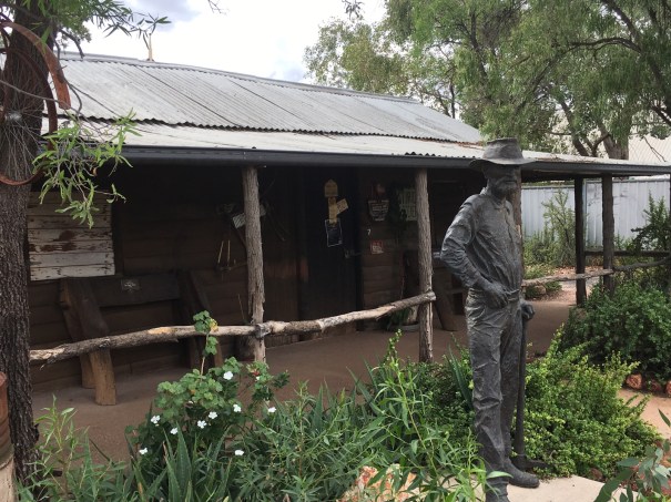 Old miners cottage Lightning Ridge 
